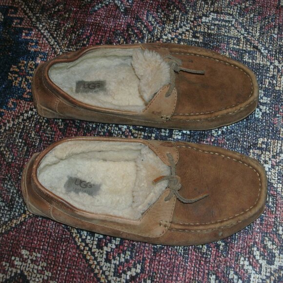 UGG 5102 Byron  Chestnut Brown Suede Sheepskin Lined Slip On Slippers size 9 - Picture 1 of 3